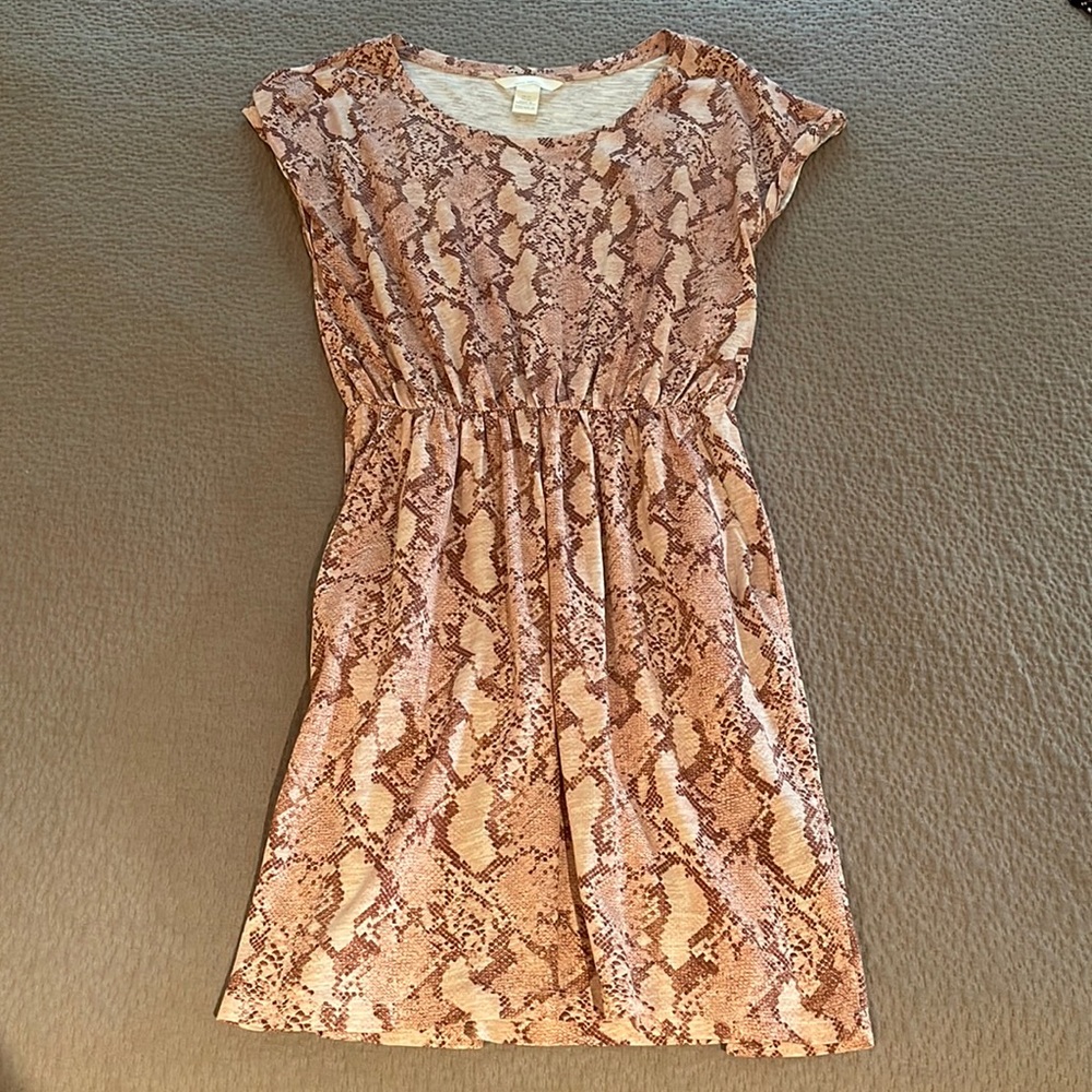 H&M snakeskin print dress with pockets and elastic waist